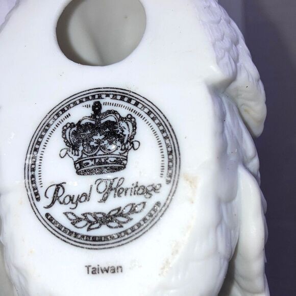ROYAL HERITAGE The Regal Swan Figurine Porcelain Bisque Hand Painted 3.5 inches - Picture 8 of 9